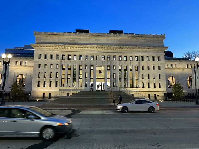 DC History Center Converted Into An Apple Store