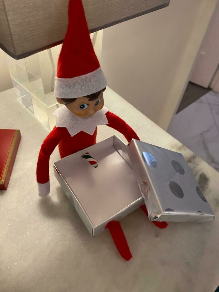 Ya no me permiten ayudar con las decoraciones de Navidad