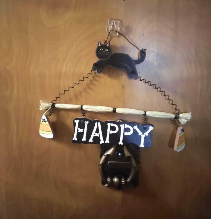 Girlfriends Mom Got Us A Halloween Decoration... No, It's Not Broken... It Just Says "Happy"