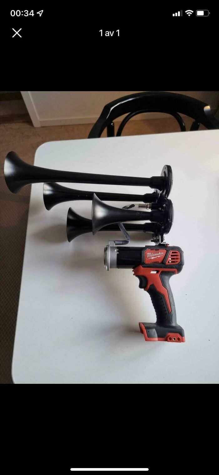 Found This At A Garage Sale For $20 But When I Asked The Older Gentleman Selling It What It Was He Just Said "It's Very Loud" And Chuckled To Himself