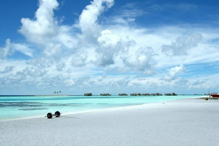 Ocean with white sand in the Maldives
