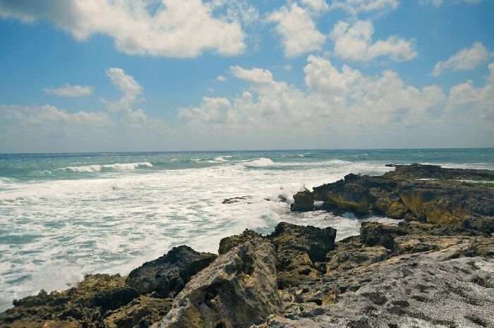 Ocean with rocks near in Cozumel