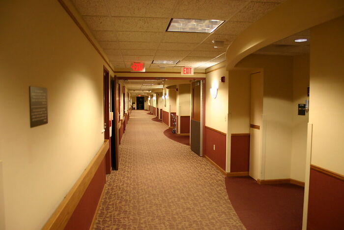 30 Of The Spookiest Stories From Hospital And Funeral Industry Workers, As Shared In This Online Community