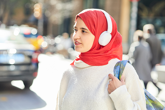 Muslim Bridesmaid Asks If She's A Jerk For Not Compromising And Keeping Her Hijab On For Her Friend's Wedding