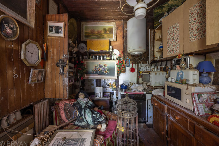 I Discovered An Abandoned House In France Filled With 'Demonic' Dolls (18 Pics) I Discovered An Abandoned House In France Filled With 'Demonic' Dolls (18 Pics)