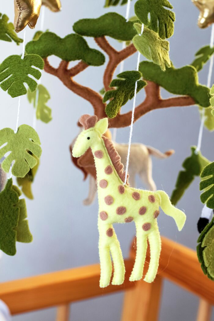 I Made An Adorable Baby Safari Mobile Out Of Felt (10 Pics)