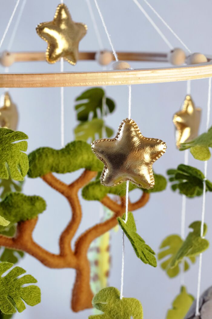 I Made An Adorable Baby Safari Mobile Out Of Felt (10 Pics)