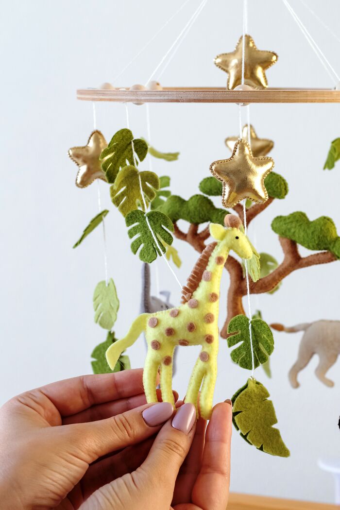 I Made An Adorable Baby Safari Mobile Out Of Felt (10 Pics)