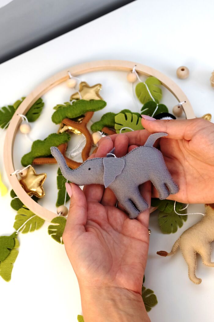 I Made An Adorable Baby Safari Mobile Out Of Felt (10 Pics)