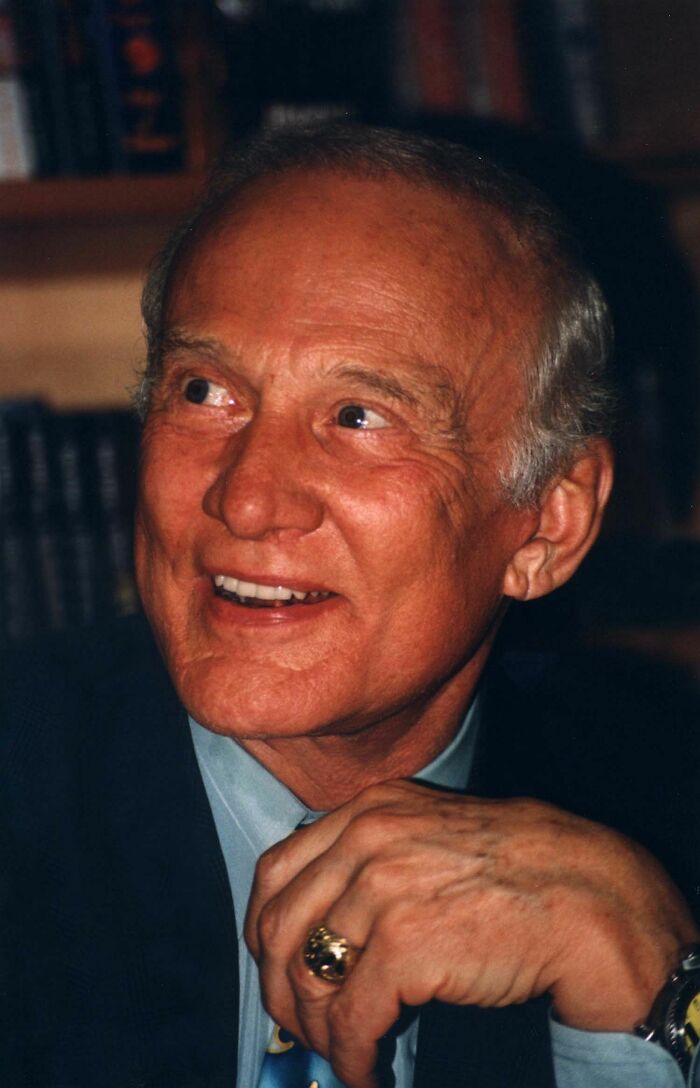 30 People Who Left A Mark In History And Are Actually Still Around, Much To The Surprise Of Folks In This Online Group