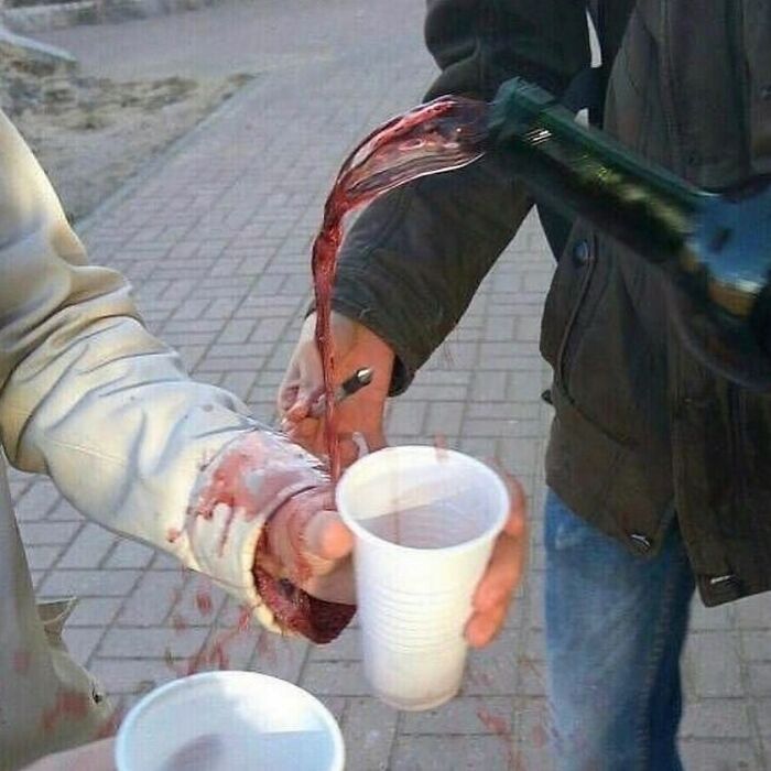 This Instagram Account Shares Pics With Little To No Context, And Here Are 40 Of The Funniest Ones