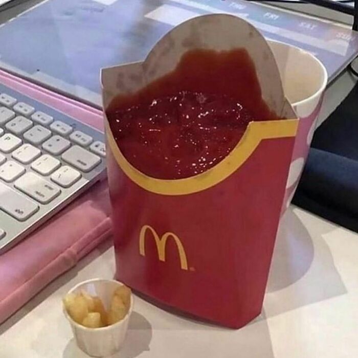 This Instagram Account Shares Pics With Little To No Context, And Here Are 40 Of The Funniest Ones