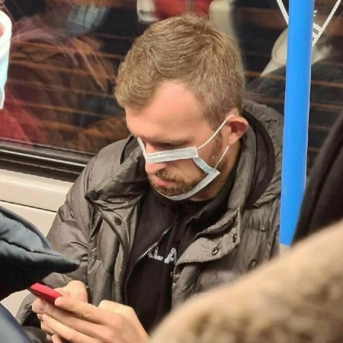 This Instagram Account Shares Pics With Little To No Context, And Here Are 40 Of The Funniest Ones