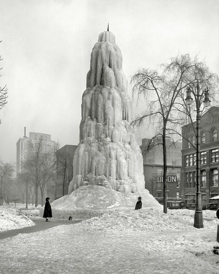 C. 1917. Frozen Fountain, Washington Boulevard, Detroit