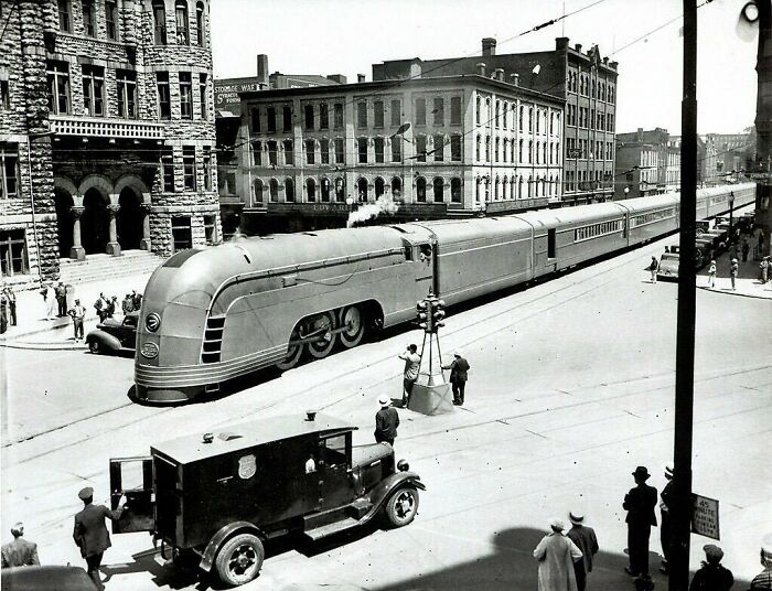 1936. The New York Central Railroad Streamliner 'Mercury' Passes Through Syracuse City Hall