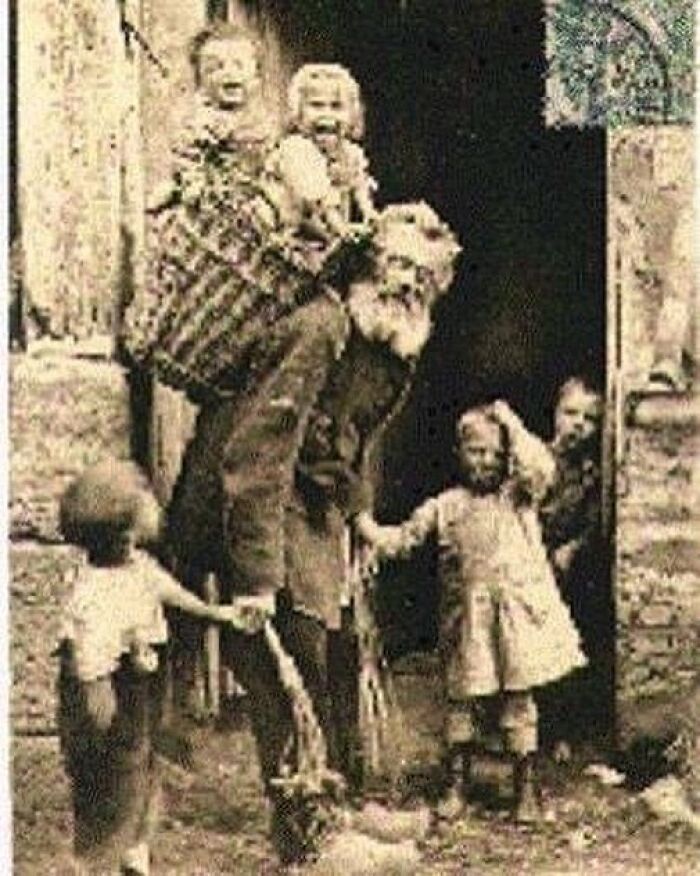 Victorian Gramps Playing With A Few Of His Grandchildren C 1890s