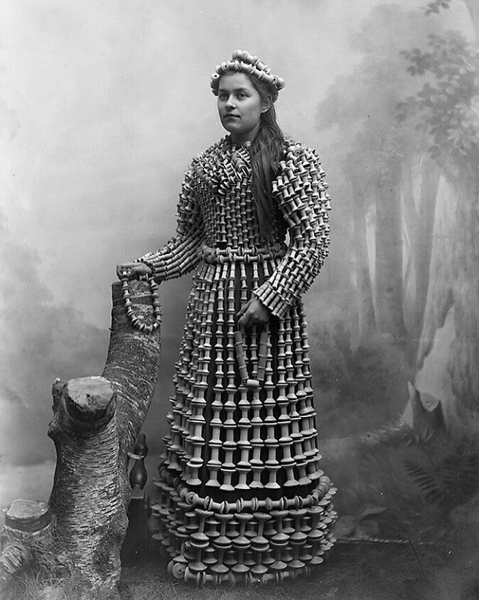 Curious Outfit, Rullatyttö, 1894, Kuopio , Finland