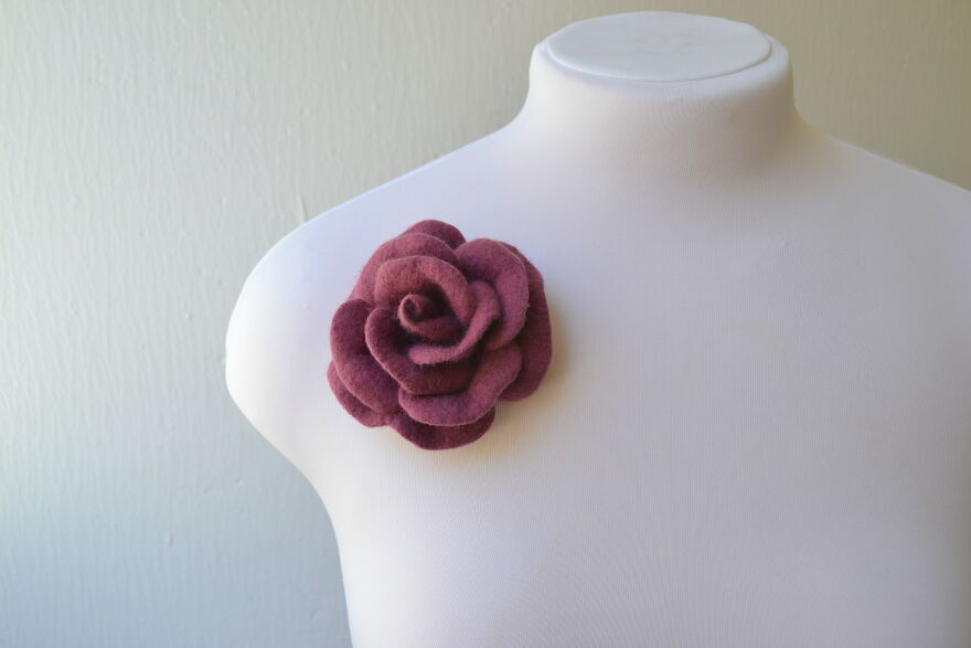 Brooch Roses Also Look Very Impressive