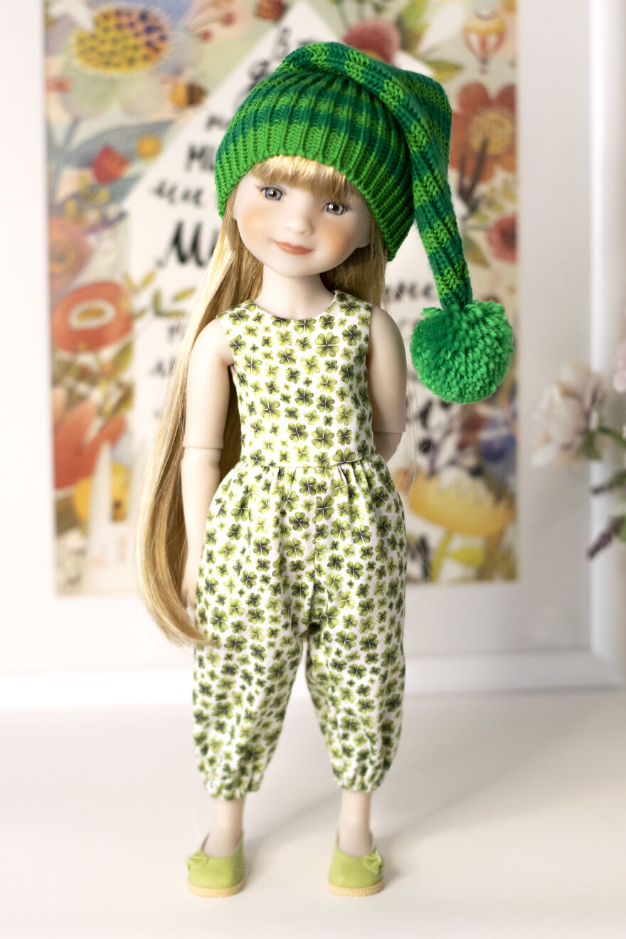 I Make Clothes, Shoes And Accessories For Dolls.