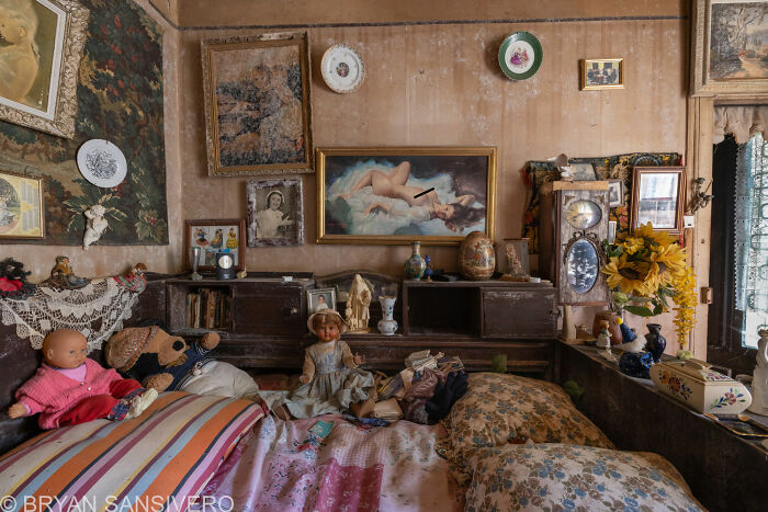 I Discovered An Abandoned House In France Filled With 'Demonic' Dolls (18 Pics) I Discovered An Abandoned House In France Filled With 'Demonic' Dolls (18 Pics)