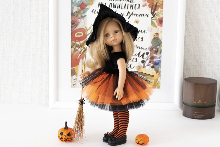 I Make Clothes, Shoes And Accessories For Dolls.