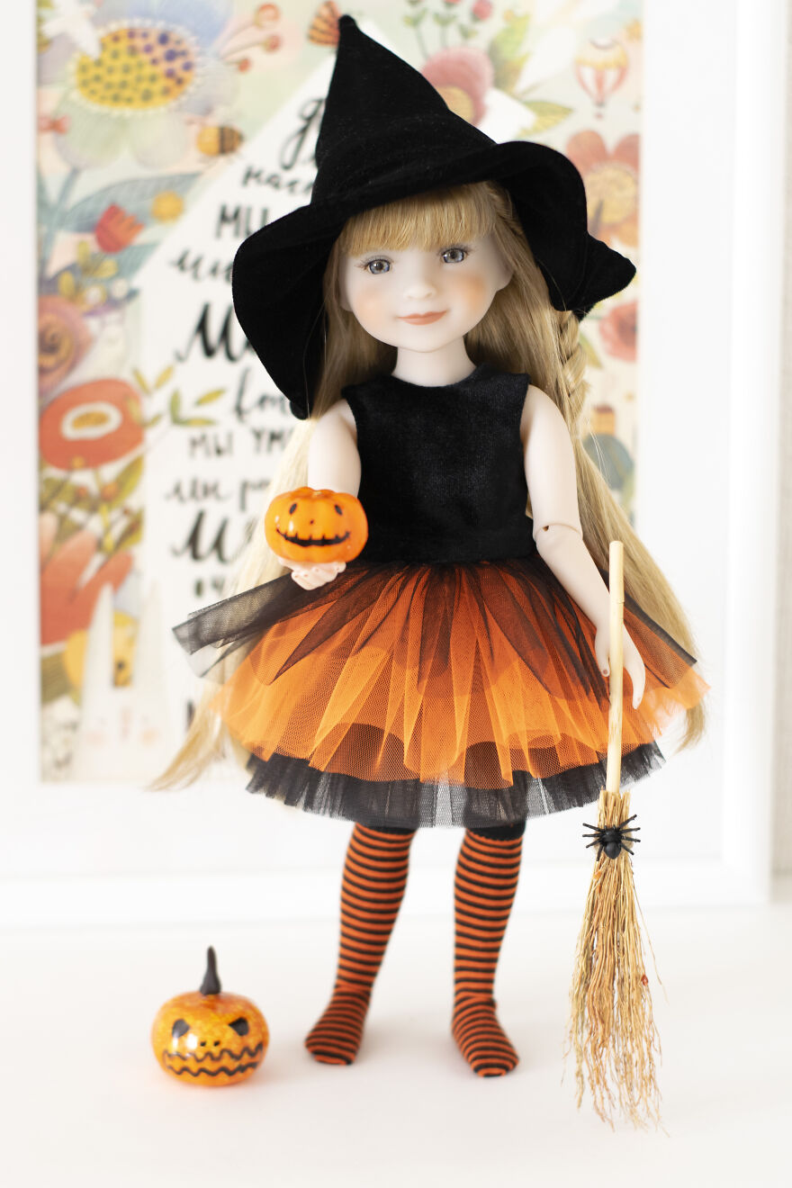 I Make Clothes, Shoes And Accessories For Dolls.