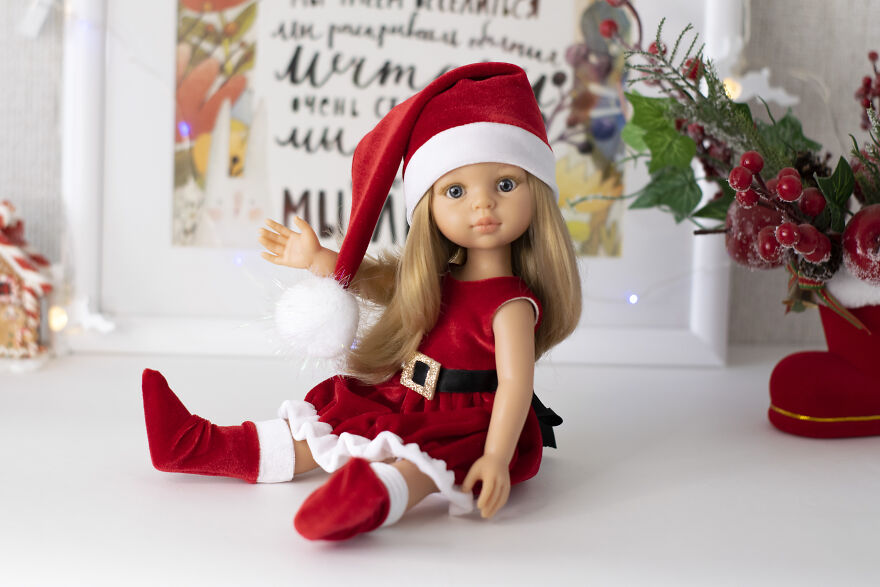I Make Clothes, Shoes And Accessories For Dolls.