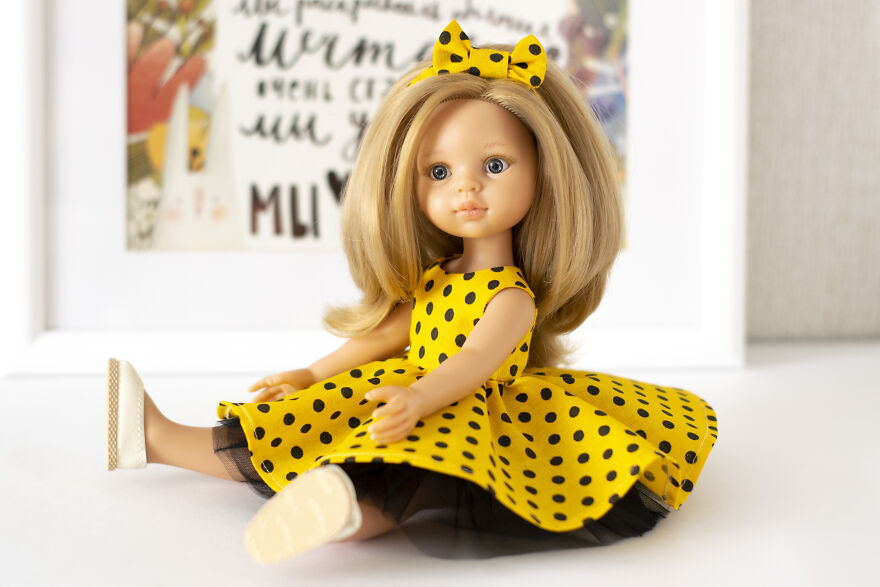 I Make Clothes, Shoes And Accessories For Dolls.