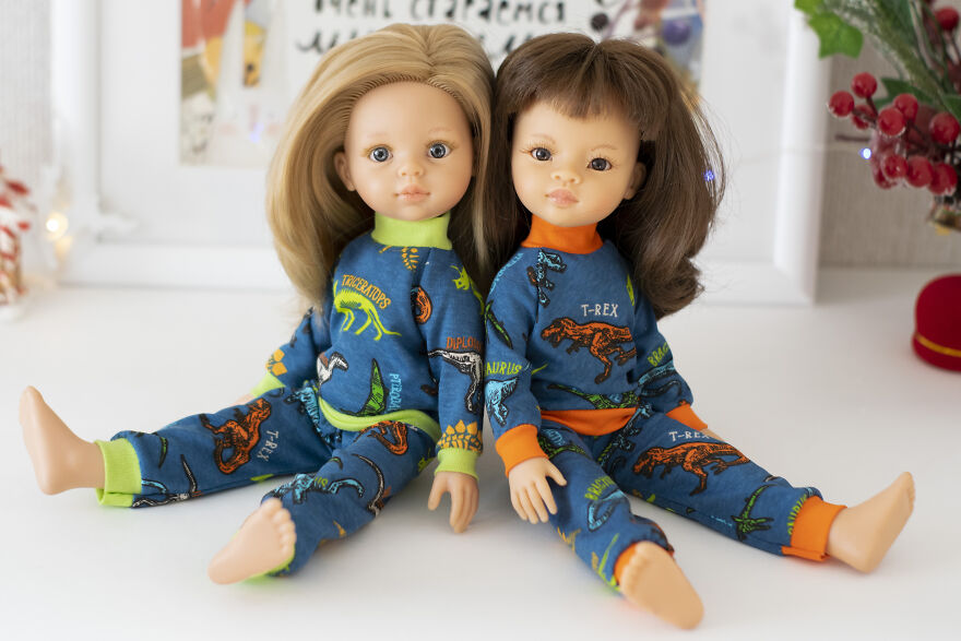 I Make Clothes, Shoes And Accessories For Dolls.