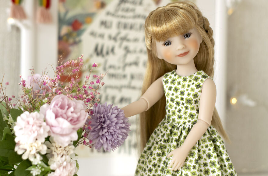 I Make Clothes, Shoes And Accessories For Dolls.