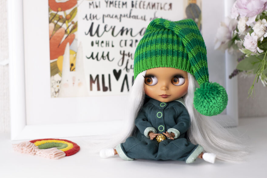I Make Clothes, Shoes And Accessories For Dolls.