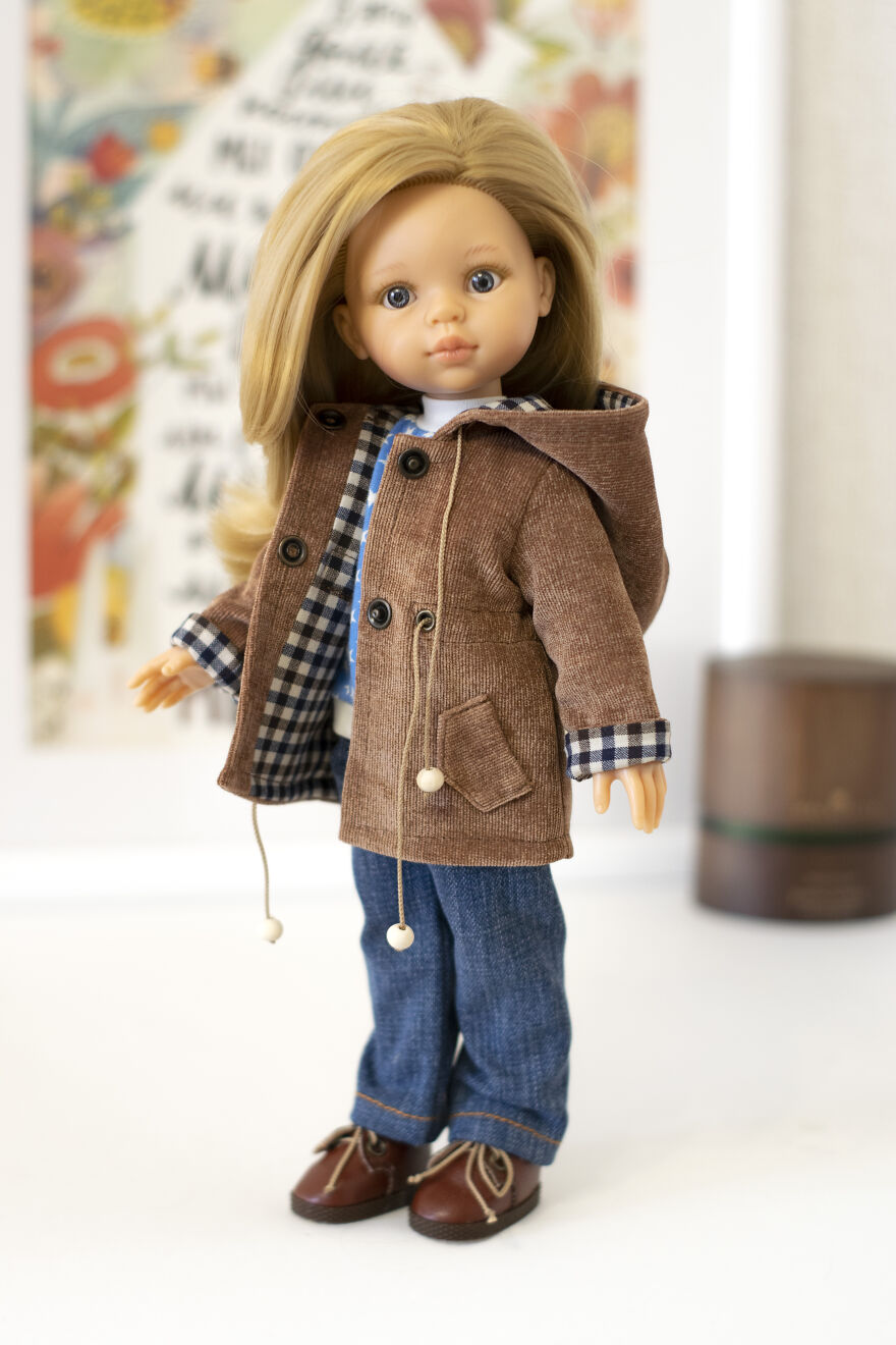 I Make Clothes, Shoes And Accessories For Dolls.