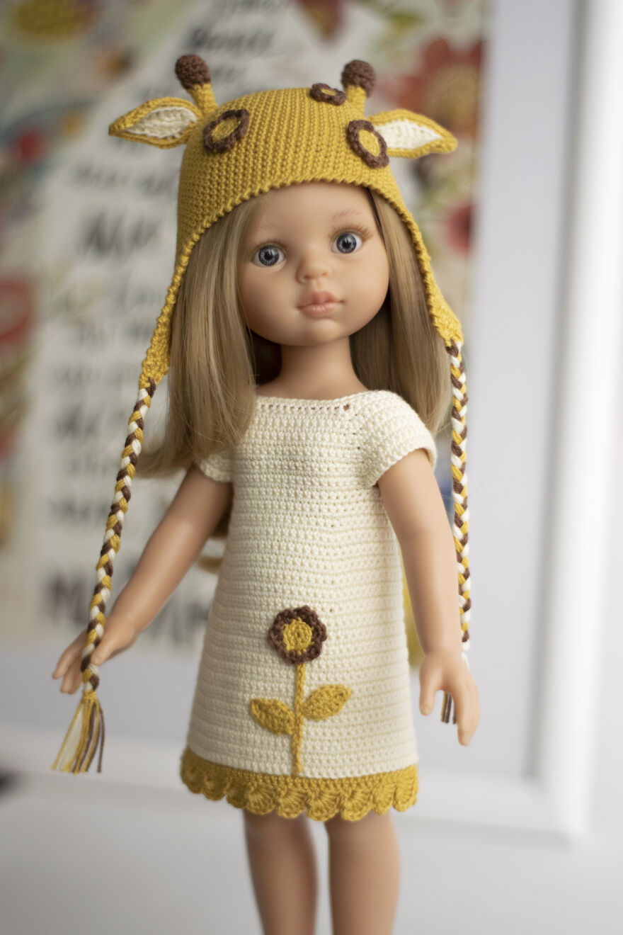 I Make Clothes, Shoes And Accessories For Dolls.