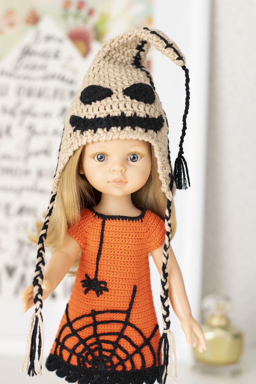 I Make Clothes, Shoes And Accessories For Dolls.