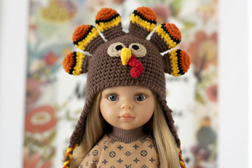 I Make Clothes, Shoes And Accessories For Dolls.