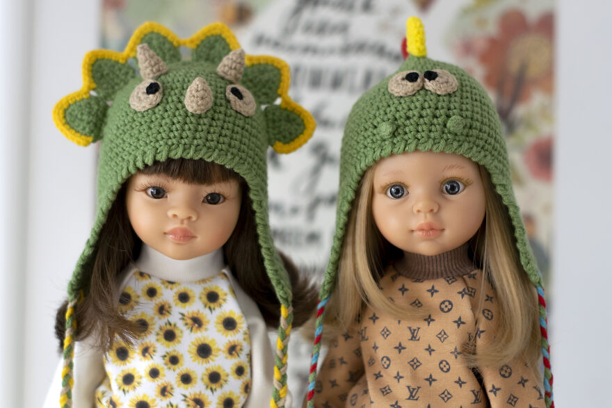 I Make Clothes, Shoes And Accessories For Dolls.