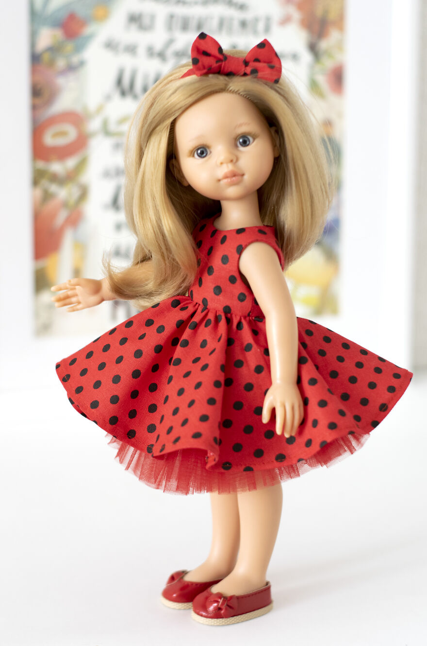 I Make Clothes, Shoes And Accessories For Dolls.