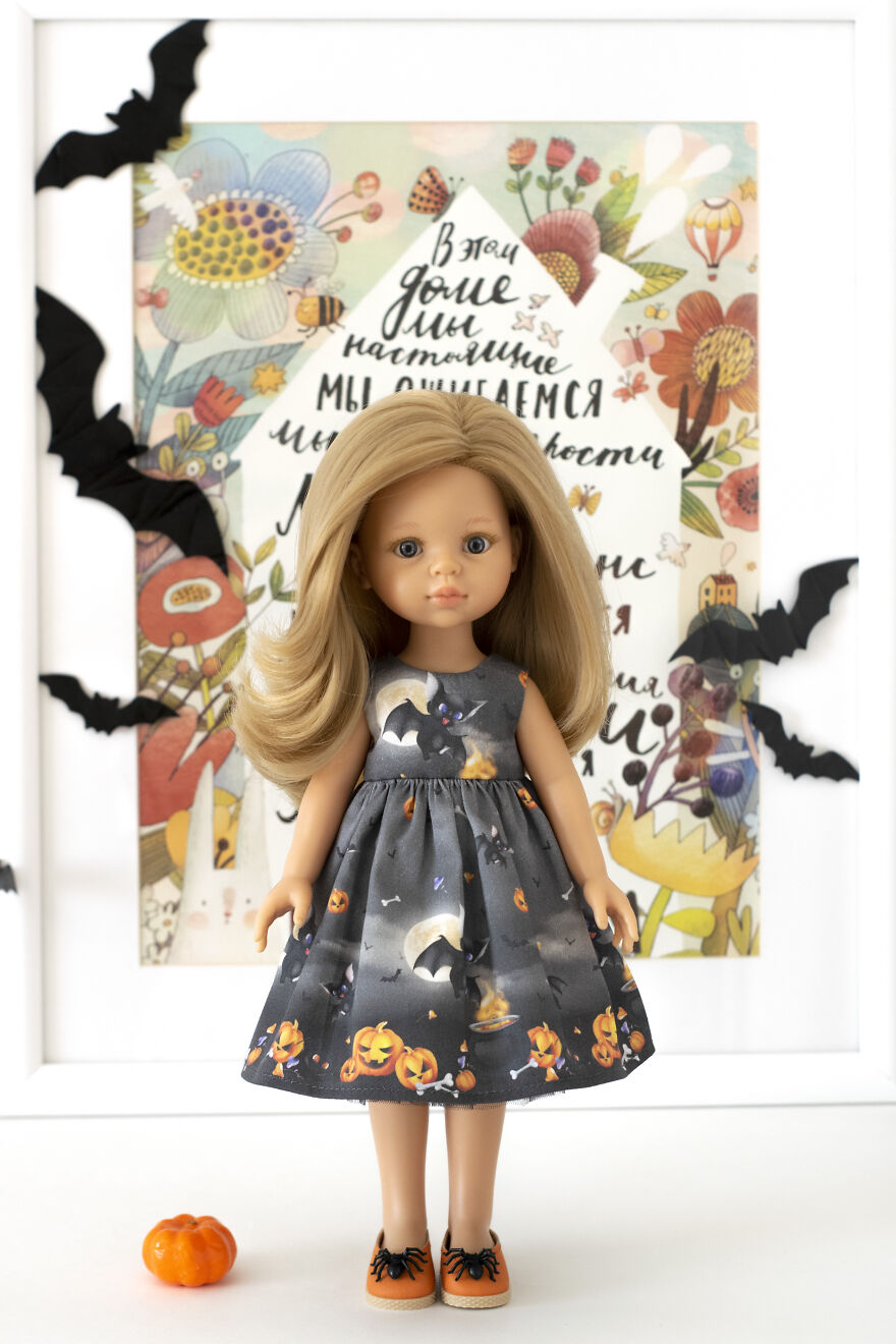 I Make Clothes, Shoes And Accessories For Dolls.