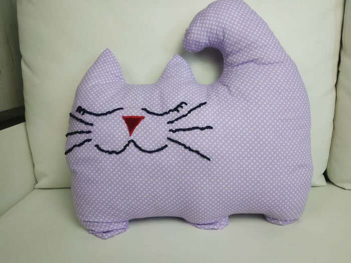 I Make Funny Pillows In The Form Of Cute Cats (13 Pics)