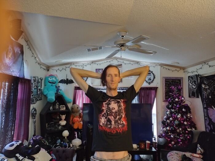 Husband Finds Out The Difference Between Men's Small And Women's Small...it's A Stupid Picture But I Love It