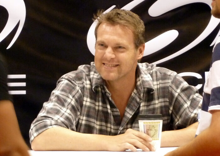 "¿Qué actores abandonaron una franquicia cinematográfica o una serie de televisión, y nunca más volvieron a ser populares?" (25 respuestas)