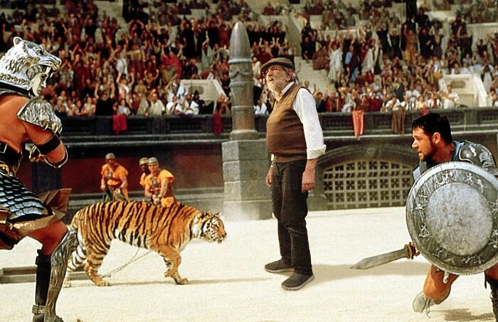 This Son Transports His Dad In Movie Scenes And The Result Is Hilarious (21 New Pics)