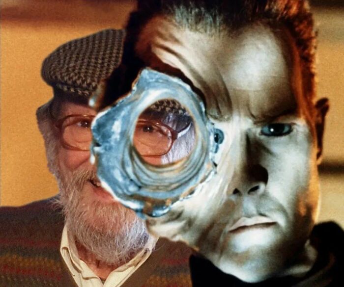 This Son Transports His Dad In Movie Scenes And The Result Is Hilarious (21 New Pics)