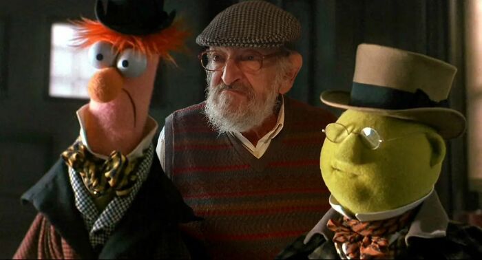 This Son Transports His Dad In Movie Scenes And The Result Is Hilarious (21 New Pics)