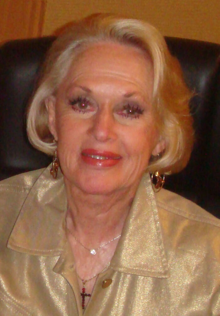 30 People Who Left A Mark In History And Are Actually Still Around, Much To The Surprise Of Folks In This Online Group