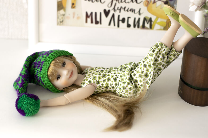 I Make Clothes, Shoes And Accessories For Dolls.