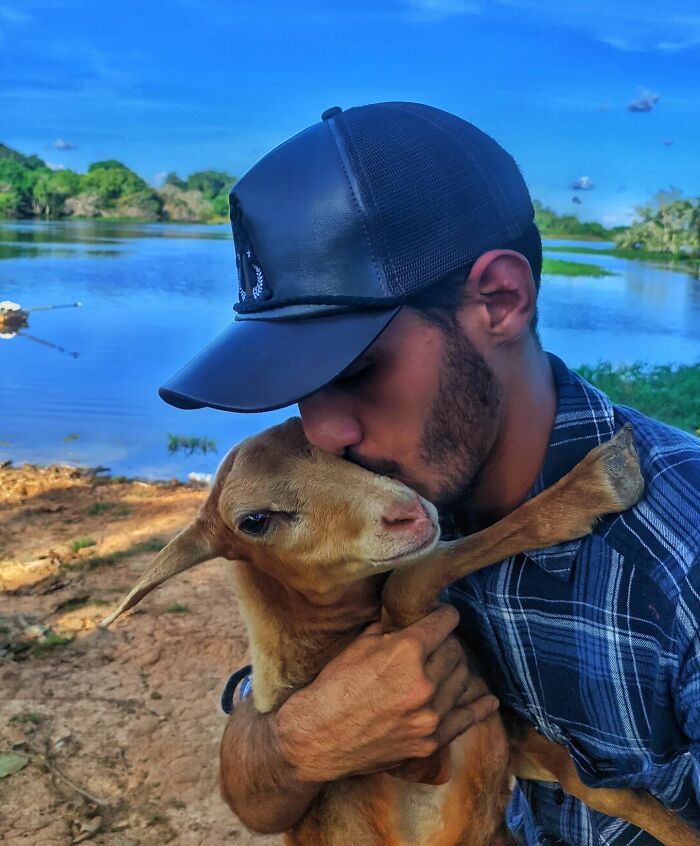 This Man From Brazil Who Lives On A Farm Shares A Beautiful Bond With A Rescued Capybara