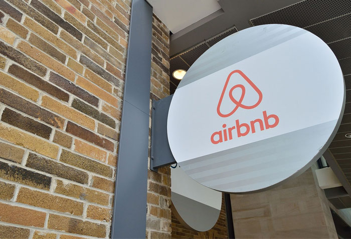 Airbnb Guest Can't Believe The Number Of Restrictions Plastered All Over The Property, Records A Virtual Tour Airbnb Guest Can't Believe The Number Of Restrictions Plastered All Over The Property, Records A Virtual Tour