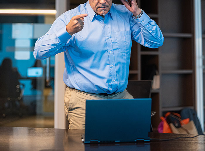 CEO Thinks He Knows Better Than IT Worker When It Comes To Emails, Ends Up As The Laughing Stock Of Everybody He&rsquo;s Ever Respected