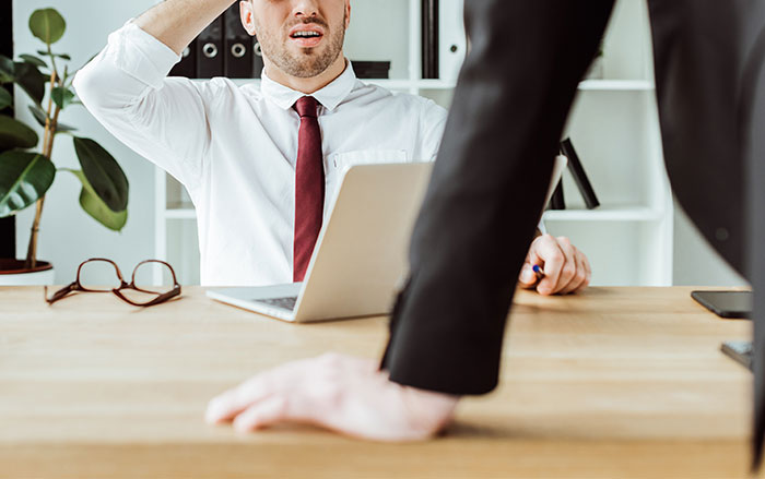 CEO Thinks He Knows Better Than IT Worker When It Comes To Emails, Ends Up As The Laughing Stock Of Everybody He&rsquo;s Ever Respected